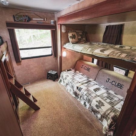 Rv Adventure Roscoe Pet Friendly Hotell Exteriör bild