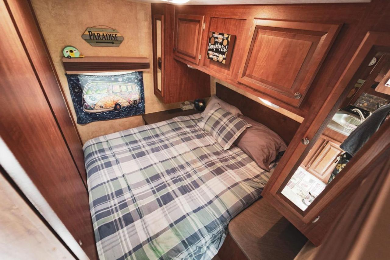 Rv Adventure Roscoe Pet Friendly Hotell Exteriör bild
