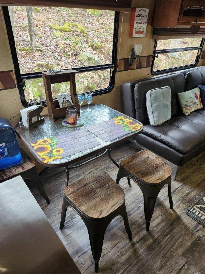 Rv Adventure Roscoe Pet Friendly Hotell Exteriör bild
