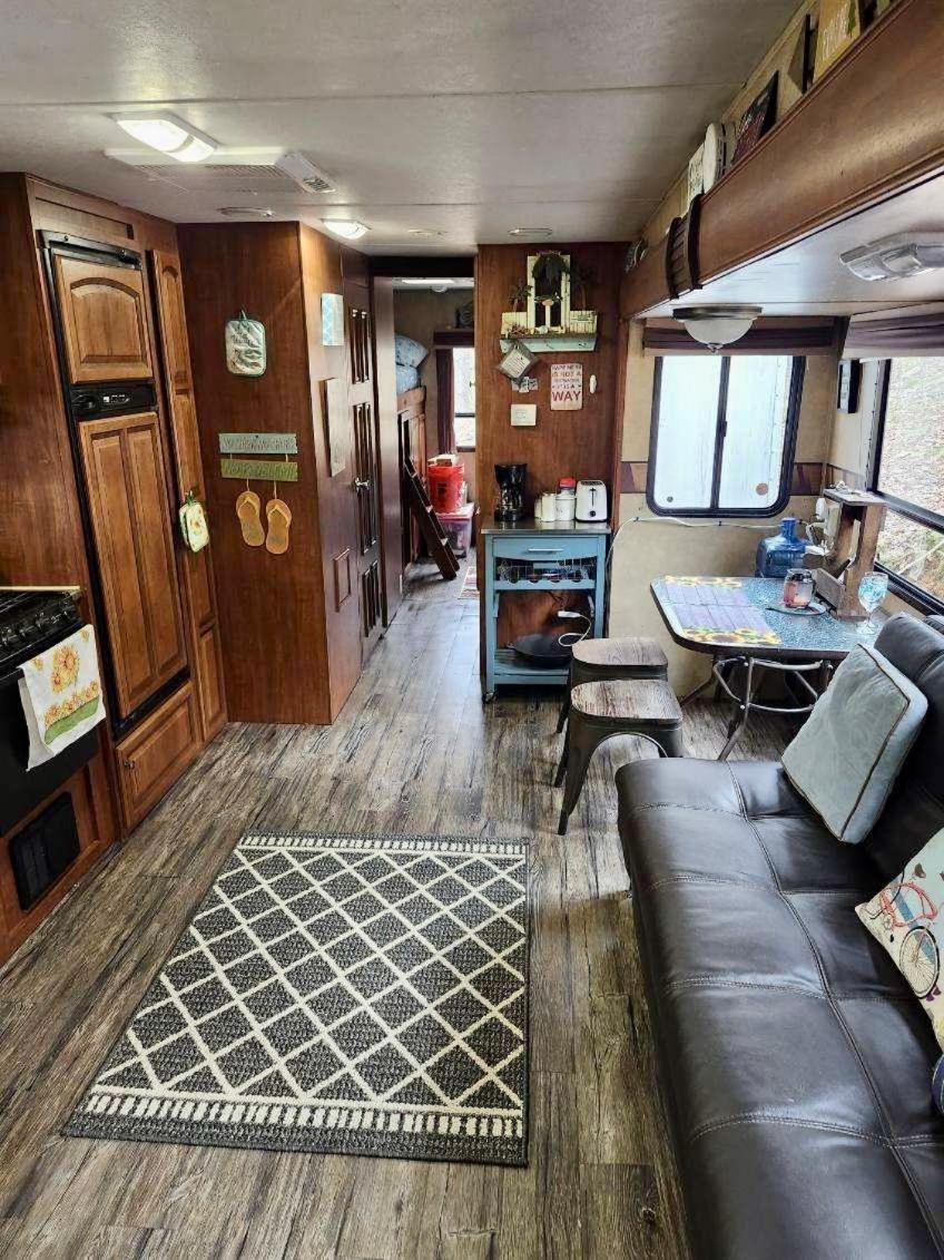Rv Adventure Roscoe Pet Friendly Hotell Exteriör bild