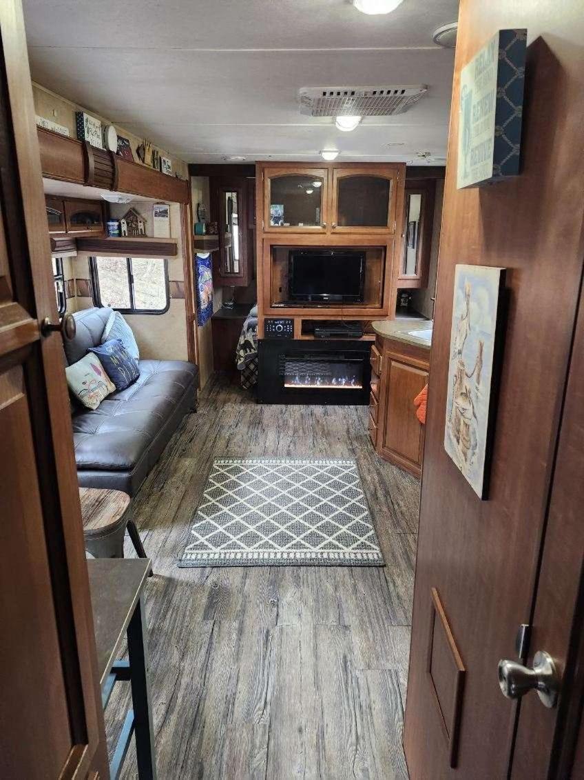 Rv Adventure Roscoe Pet Friendly Hotell Exteriör bild